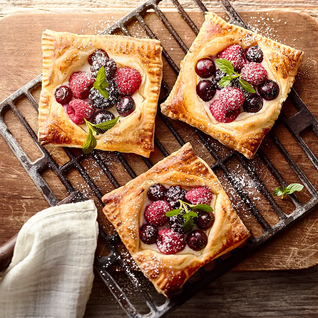 Blätterteigtaschen mit Beeren vom Grill