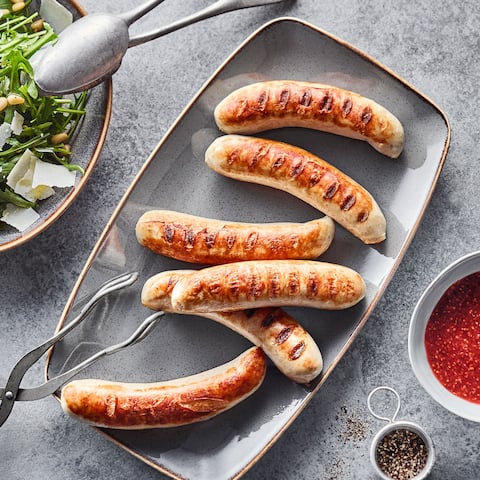 Bratwurst mit Erdbeer-Senf-Dip und Rucola-Salat