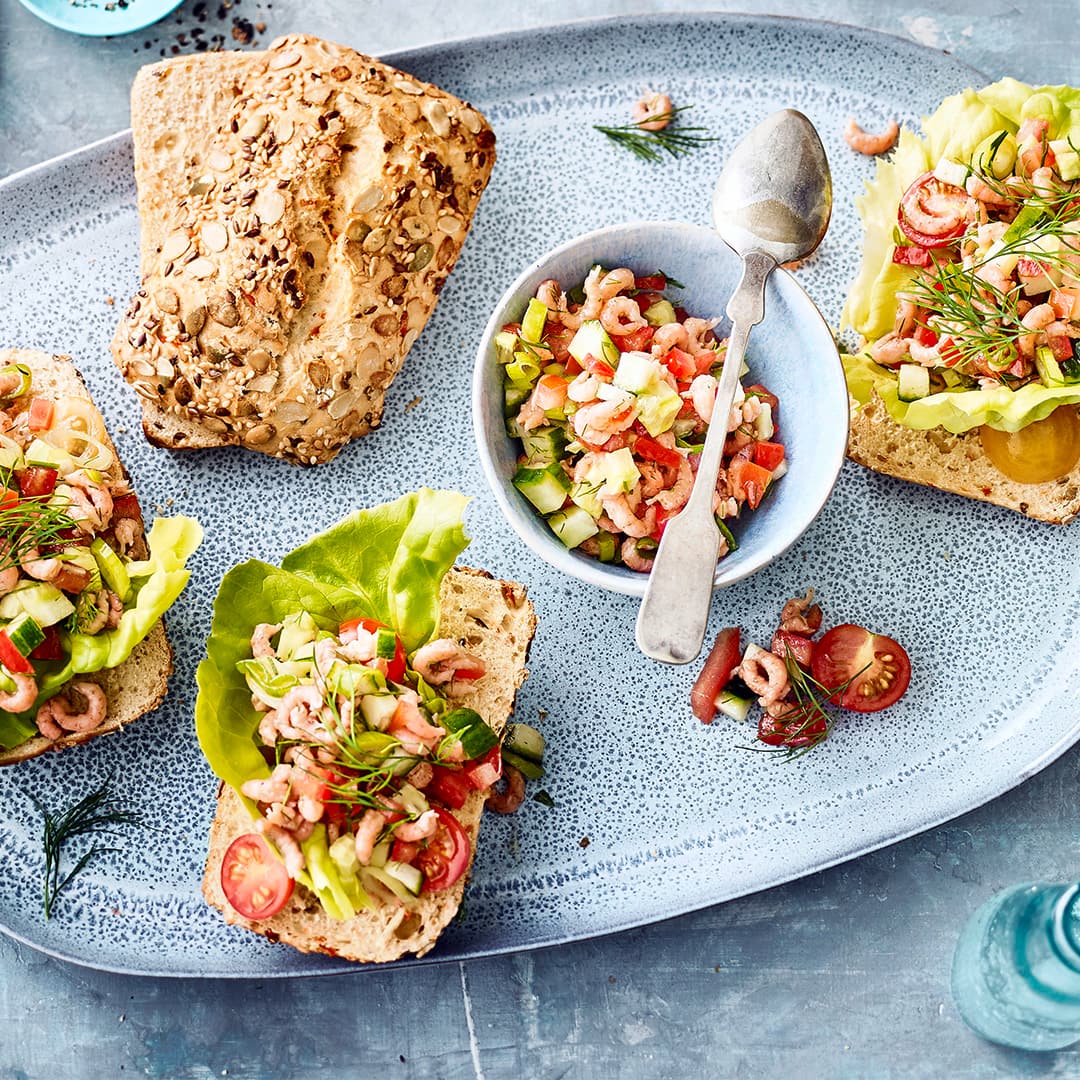 Brötchen mit Krabbensalat