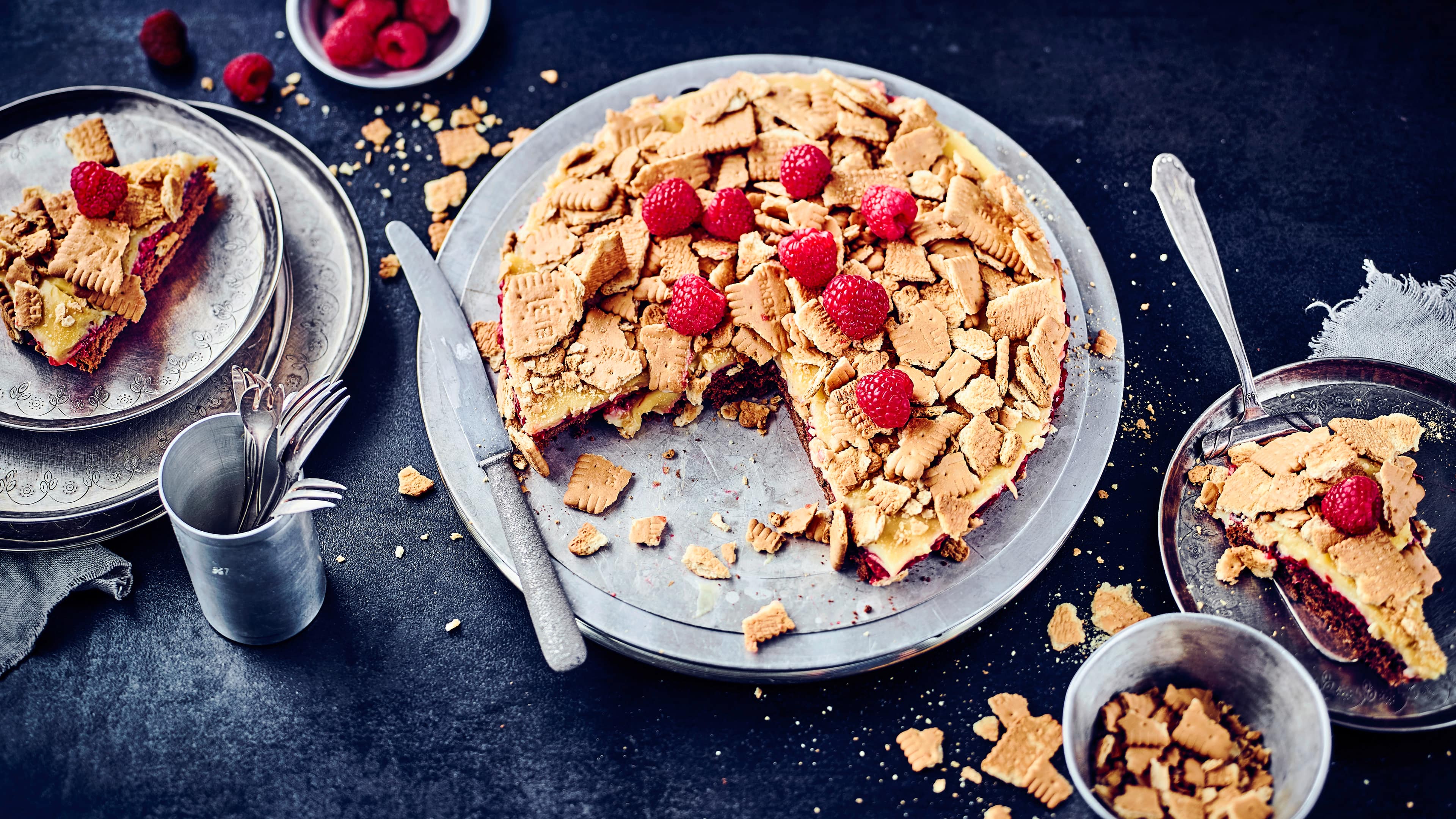 Butterkekskuchen mit Himbeeren