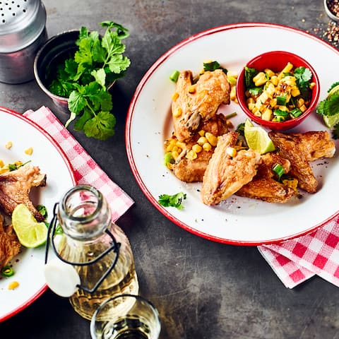 Chicken Wings mit Maissalat