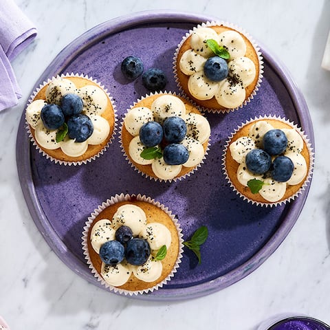 Earl-Grey-Cupcakes mit Heidelbeeren