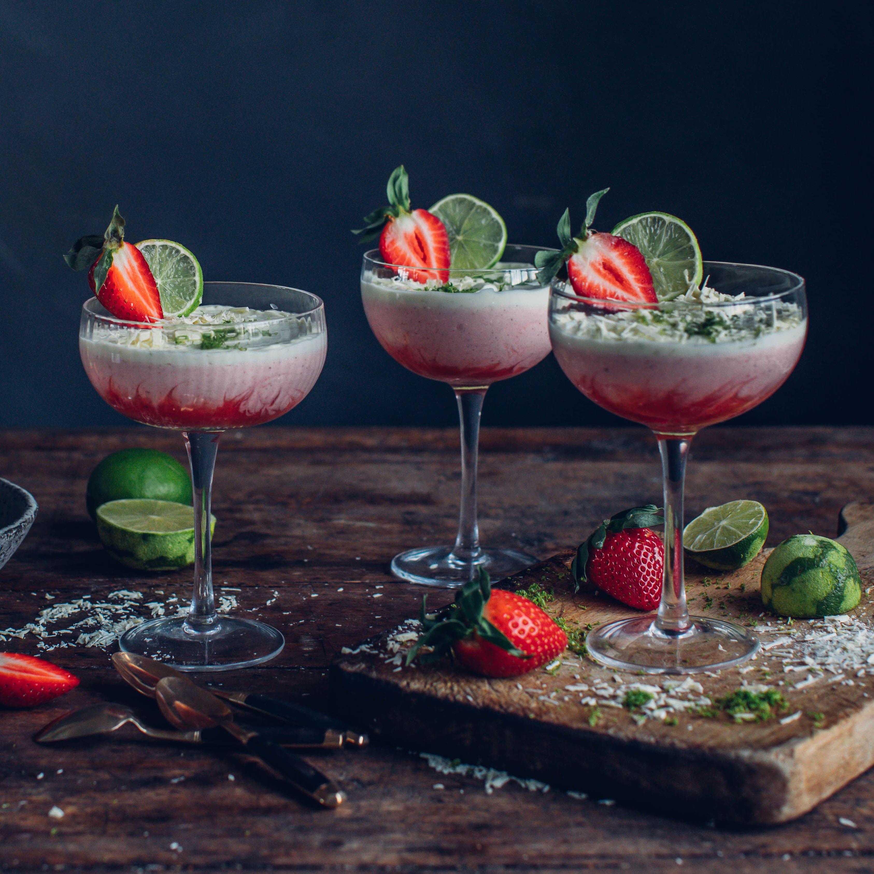 Erdbeer-Mousse mit Limette und weißer Schokolade