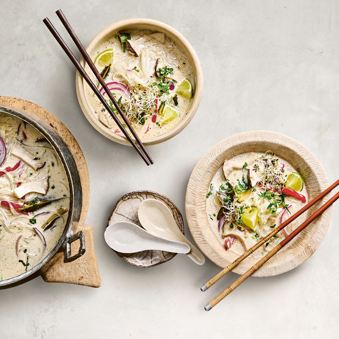 Glasnudelsuppe mit Kokosmilch und Koriander