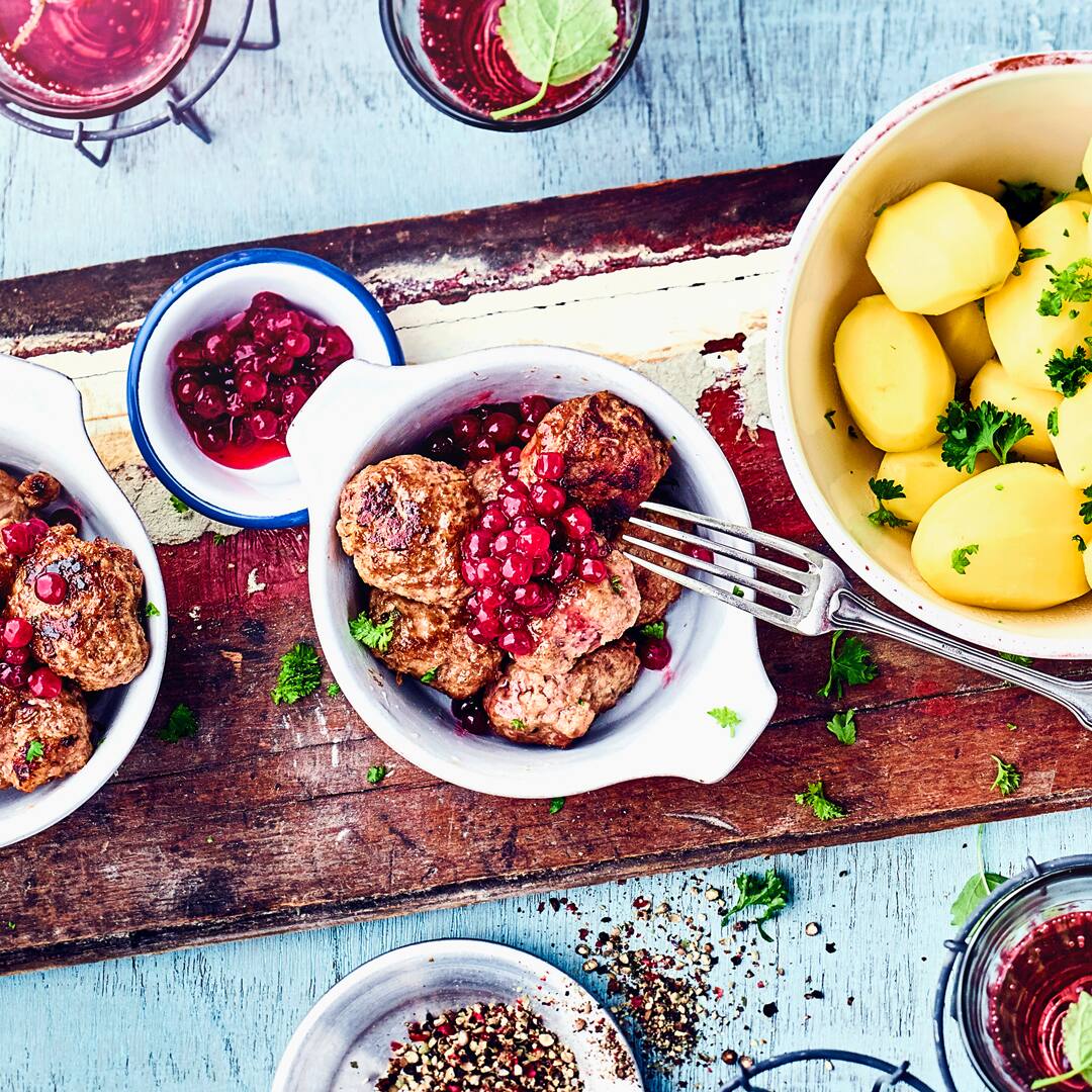 Köttbullar mit Fruchtsauce