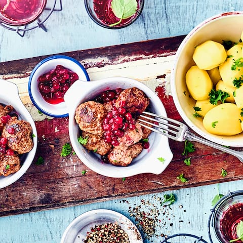 Köttbullar mit Fruchtsauce