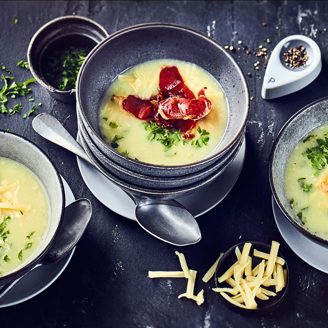 Käsesuppe mit Riesling und Serrano-Schinken