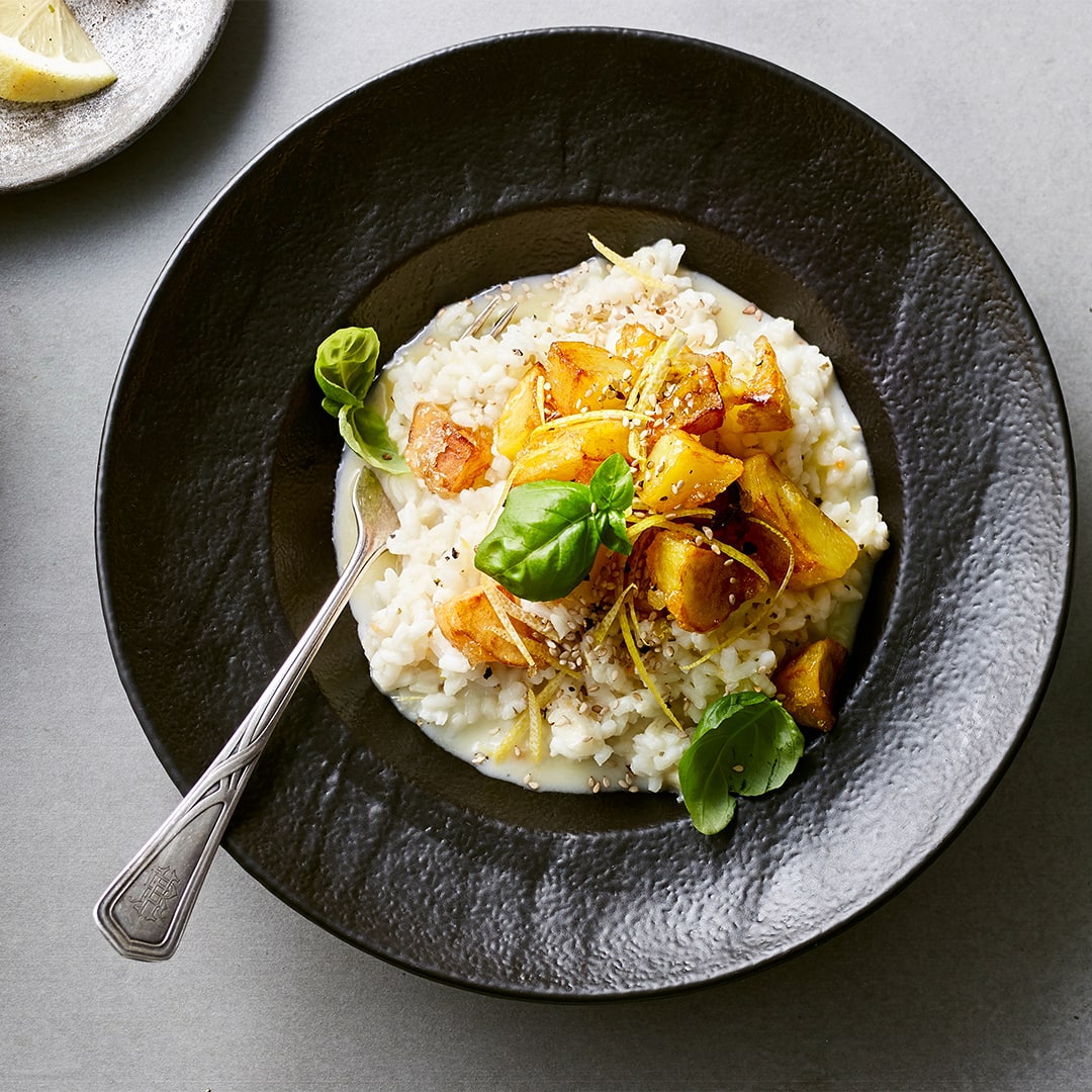 Karamellisierte Sesam-Kartoffeln auf Risotto 