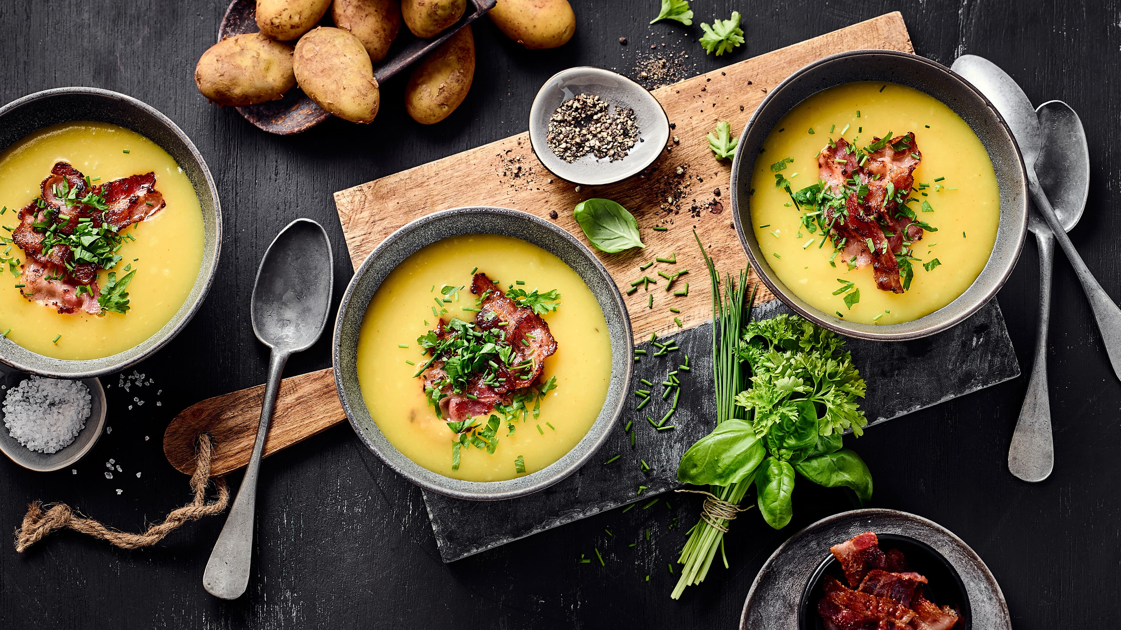 Klassische Kartoffelcremesuppe mit Bacon