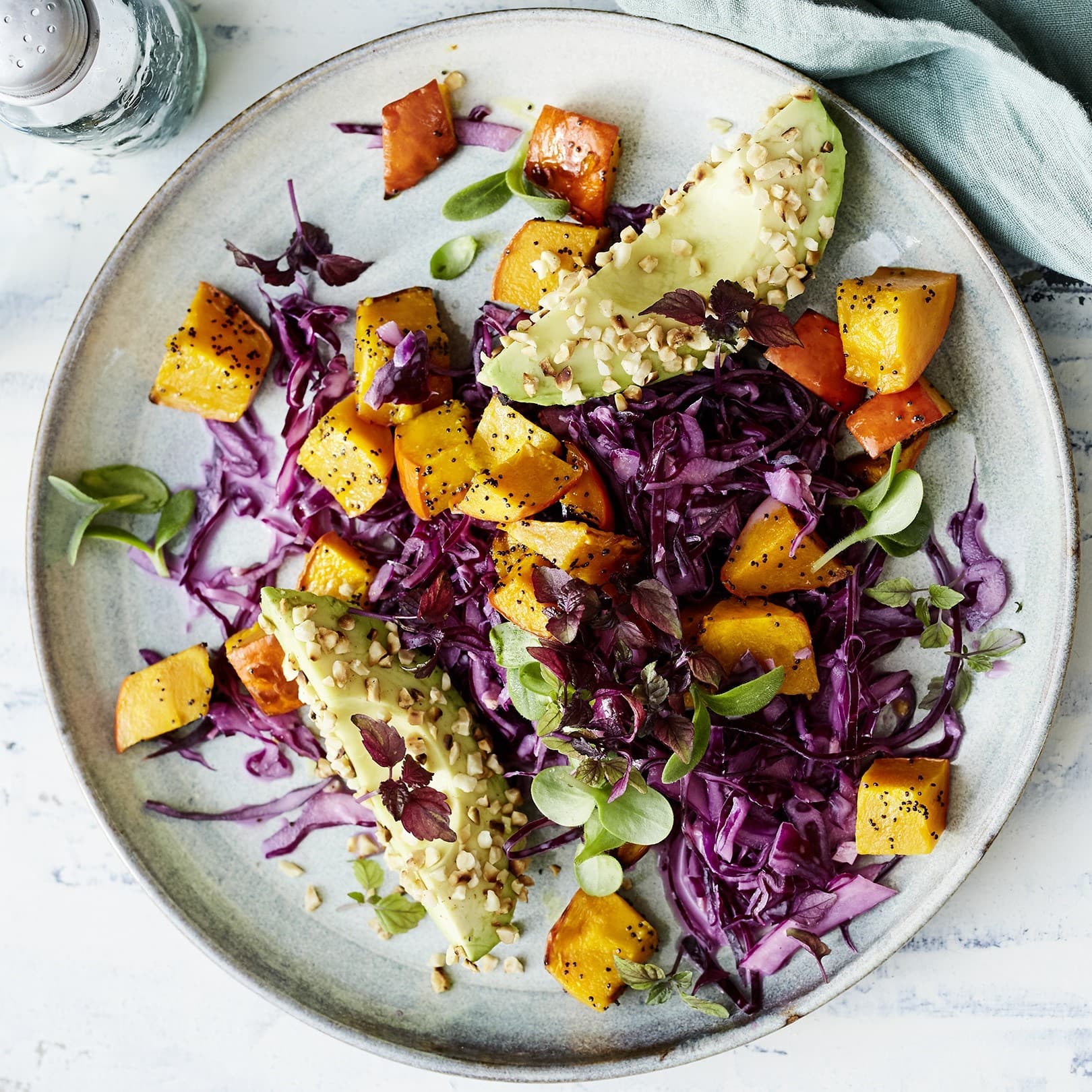 Kokos-Rotkohlsalat mit Mohnkürbis