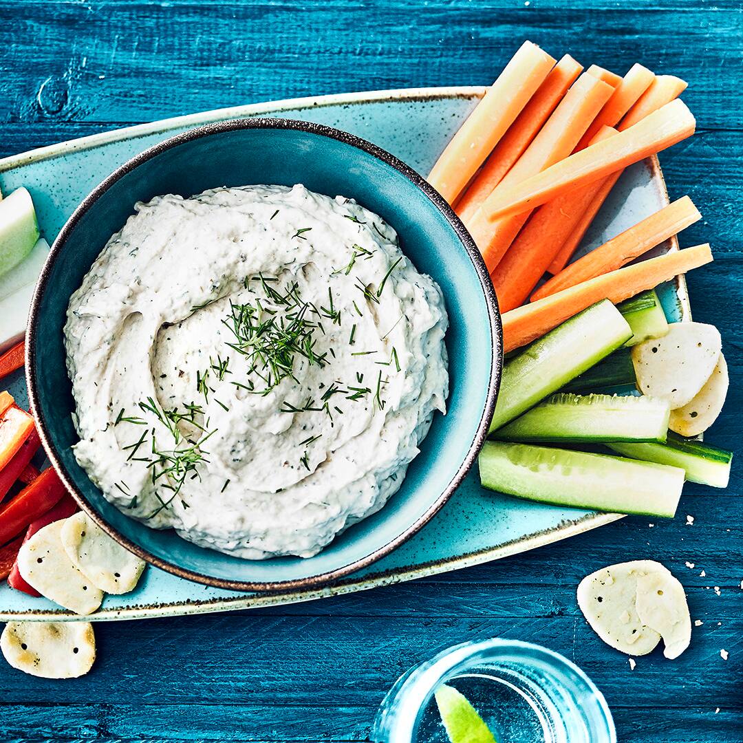 Lachs-Kapern-Dip mit Gemüse