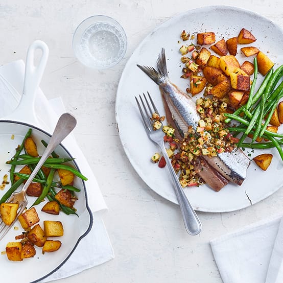 Matjes mit Bratkartoffeln und Apfel-Speck-Stippe