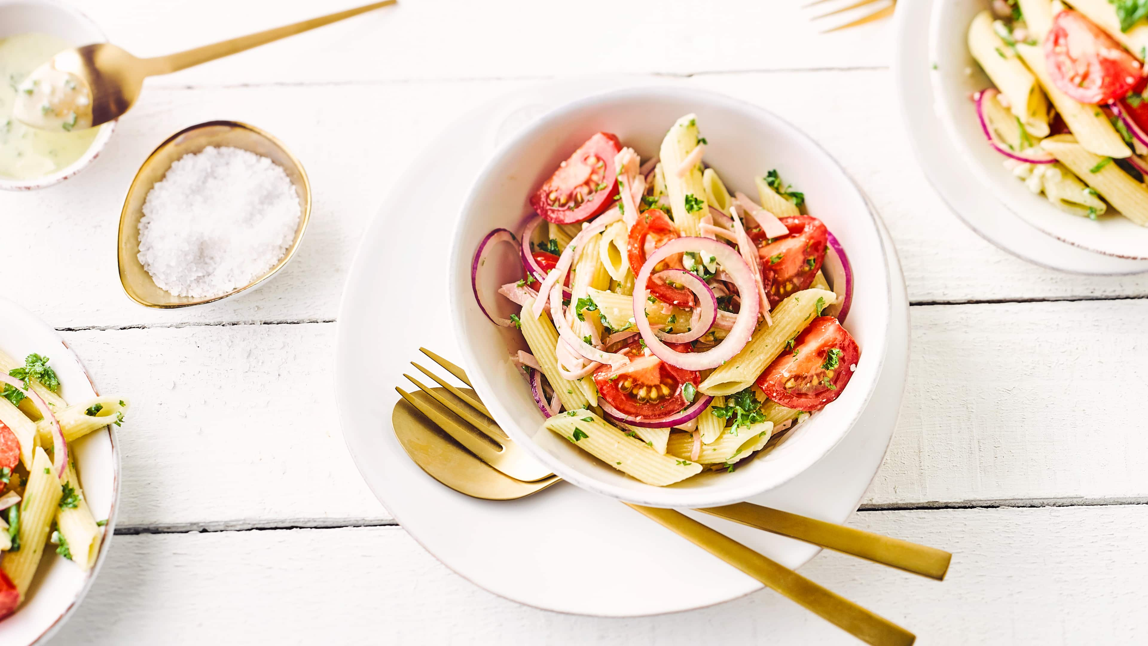 Nudelsalat mit Tomaten