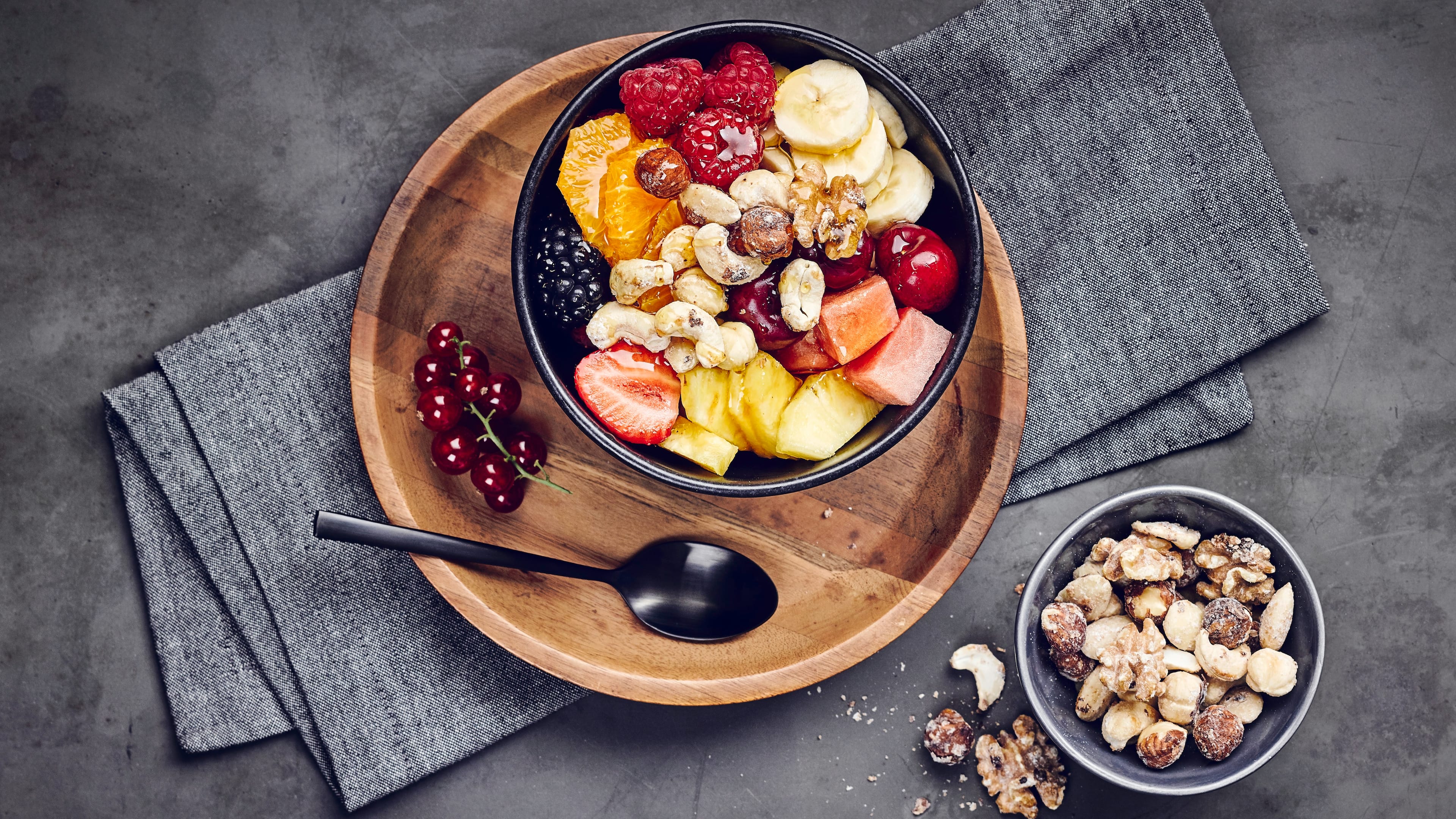 Obstsalat mit Nüssen