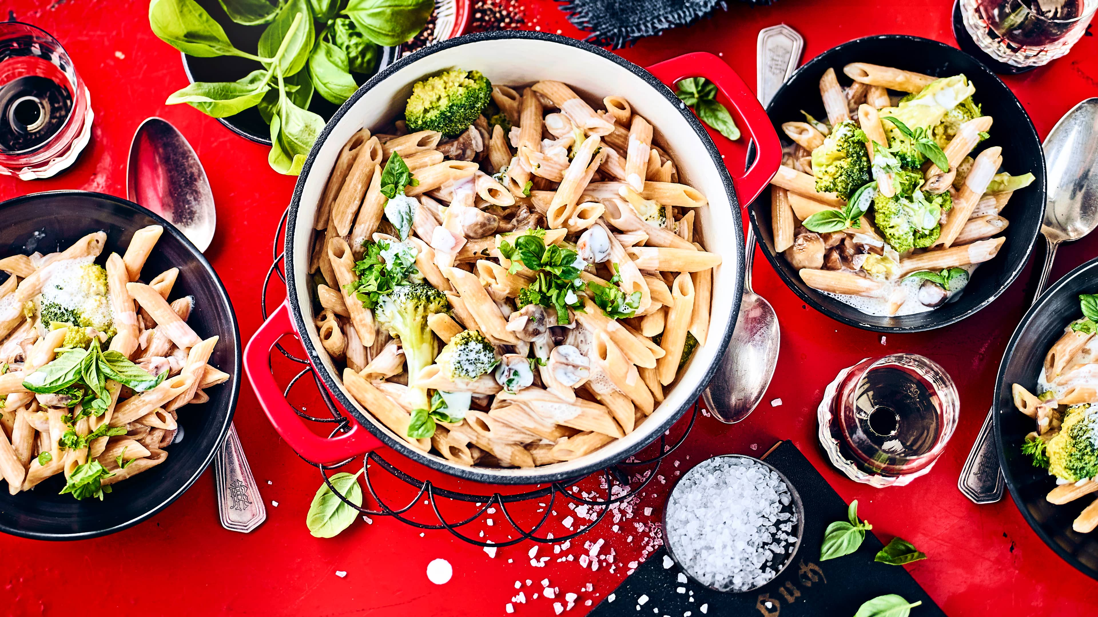 One Pot Penne mit Brokkoli und Pilzen