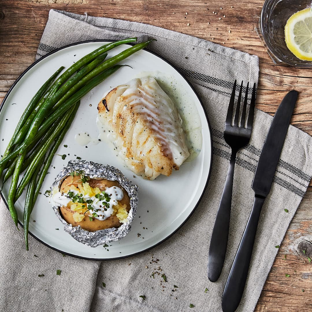 Fischfilet im Estragon-Salz-Mantel mit frischer Minz-Buttermilch-Sauce