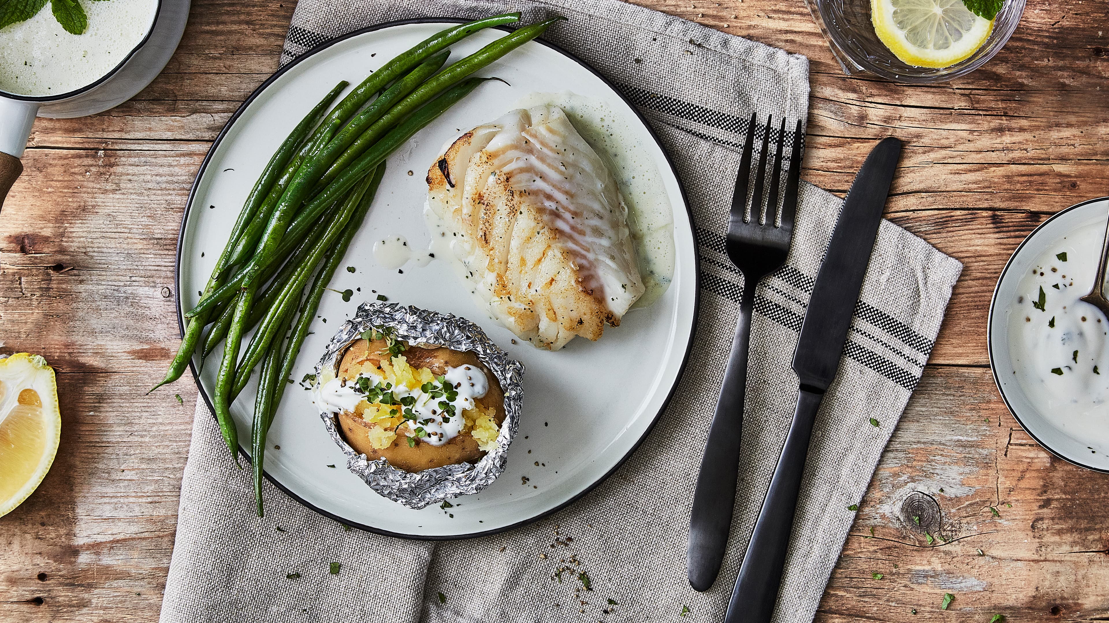 Fischfilet im Estragon-Salz-Mantel mit frischer Minz-Buttermilch-Sauce