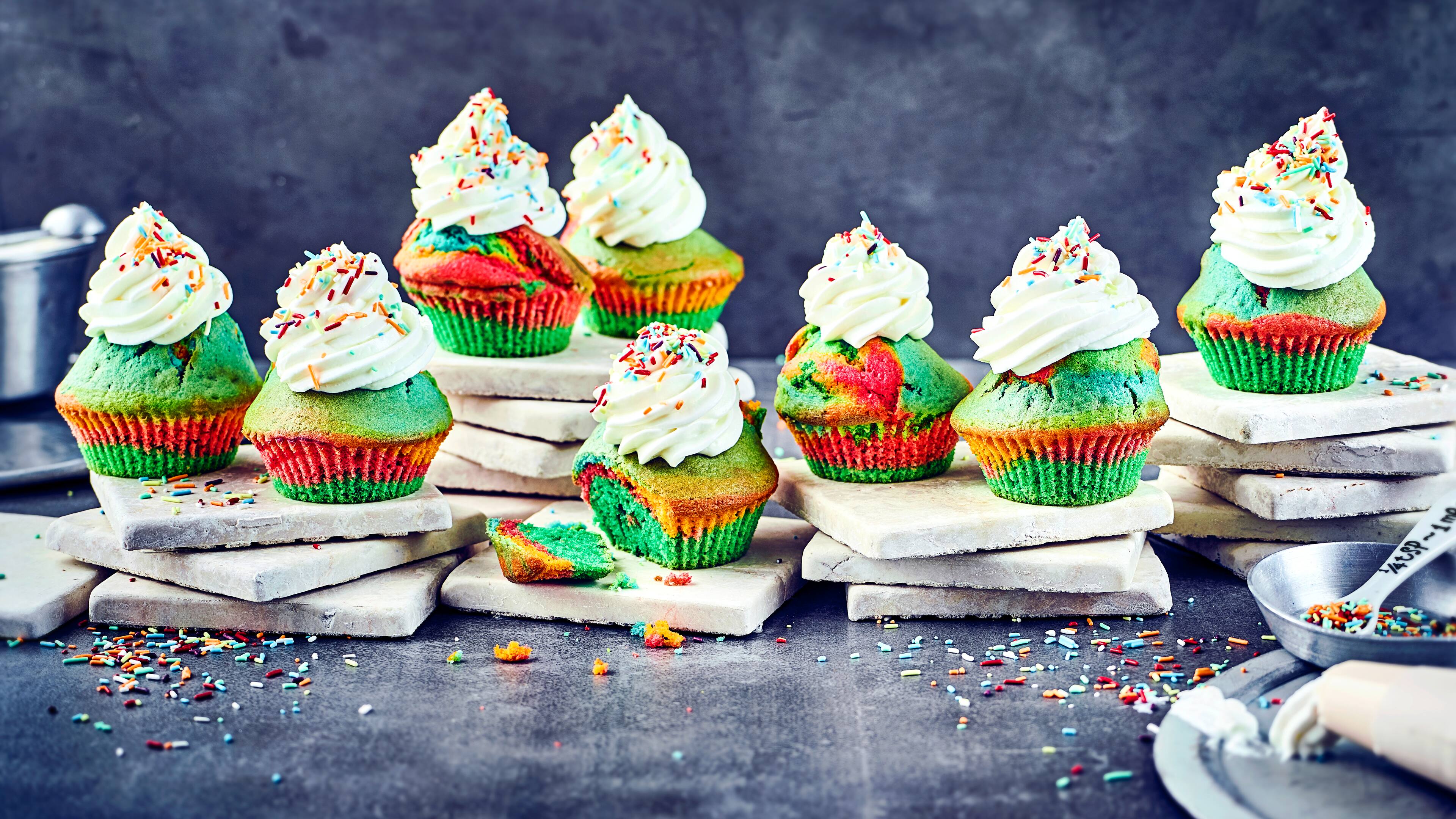 Regenbogen-Muffins - Rezept | EDEKA