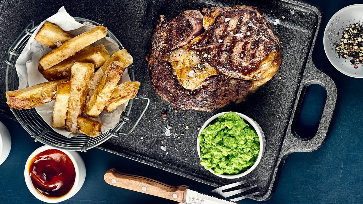 Rib-Eye-Steak mit Pommes