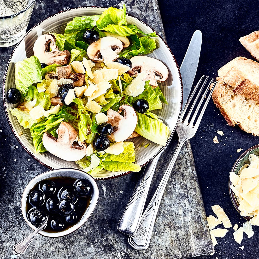 Romana-Salat mit Champignons