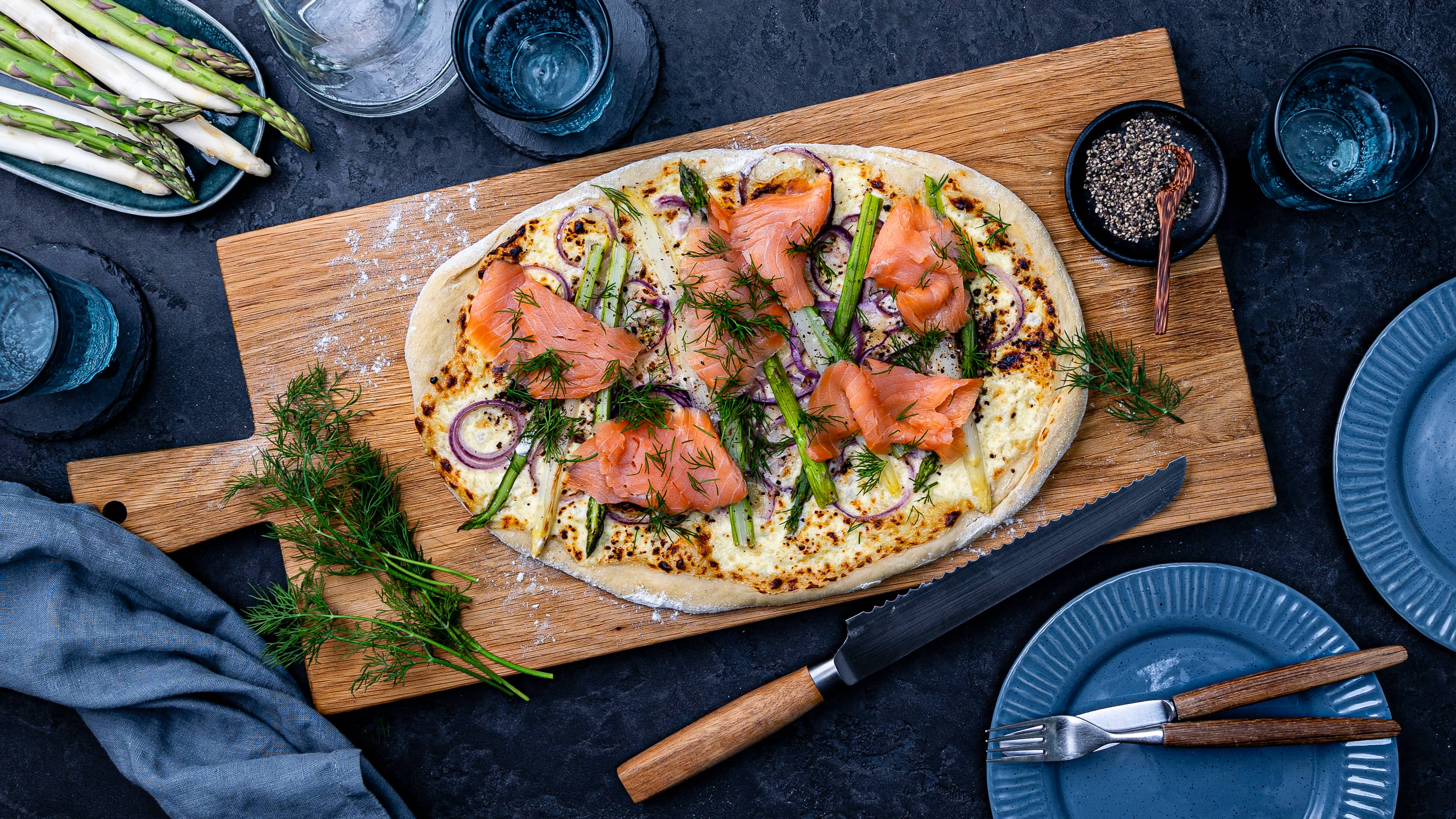 Spargelpizza mit Lachs - Rezept | EDEKA