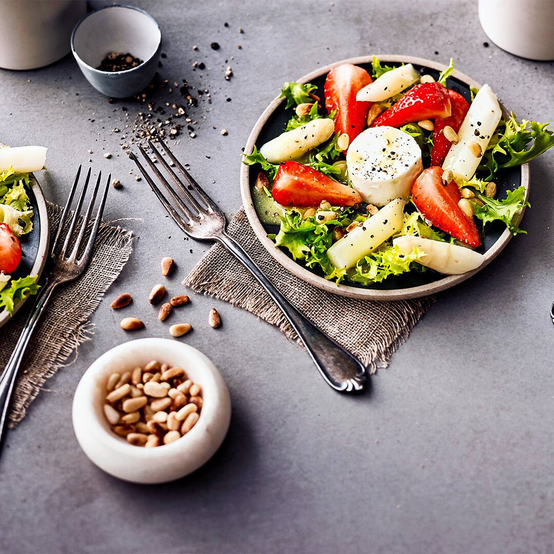 Spargelsalat an Ziegenkäse