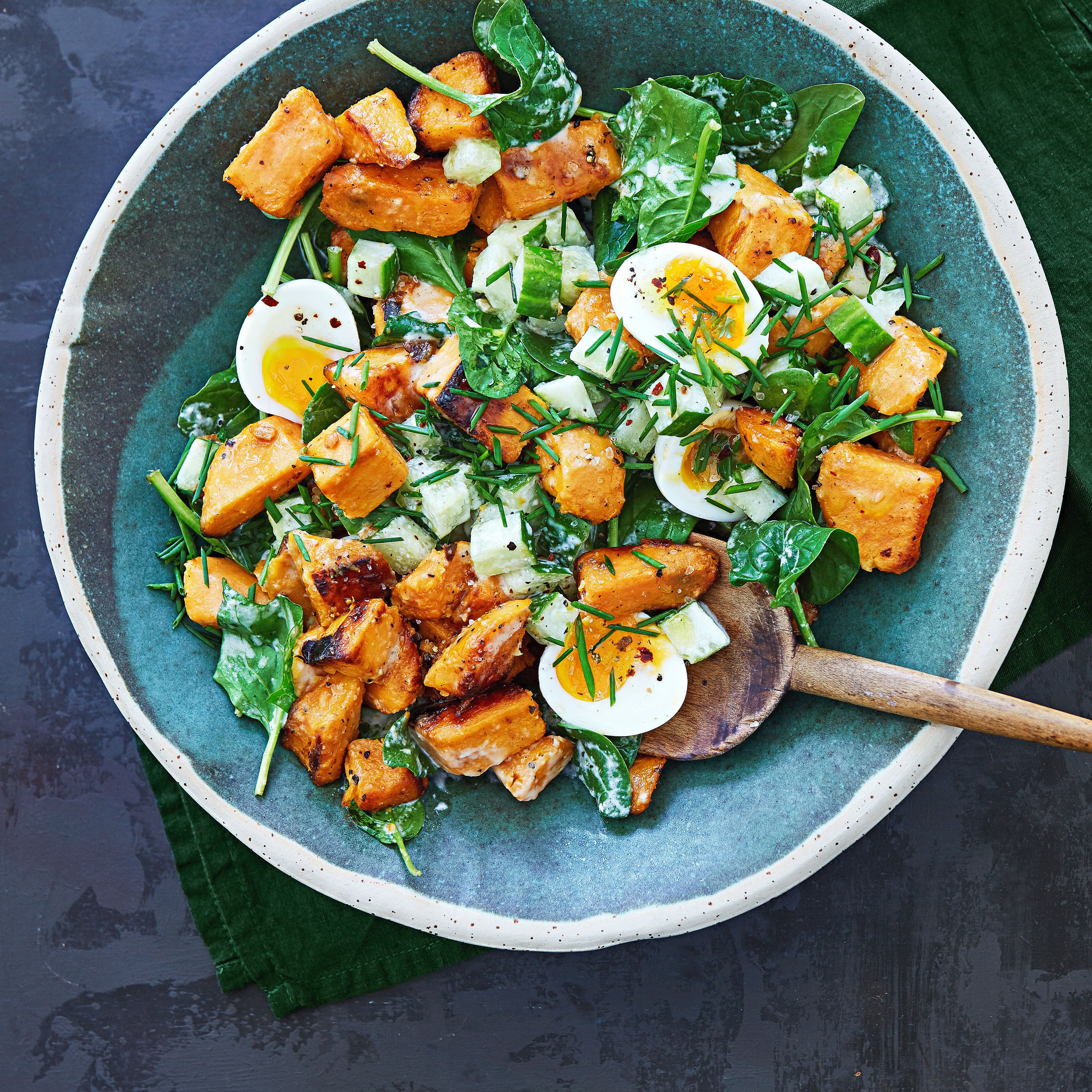 Süßkartoffel-Salat mit Parmesan-Dressing