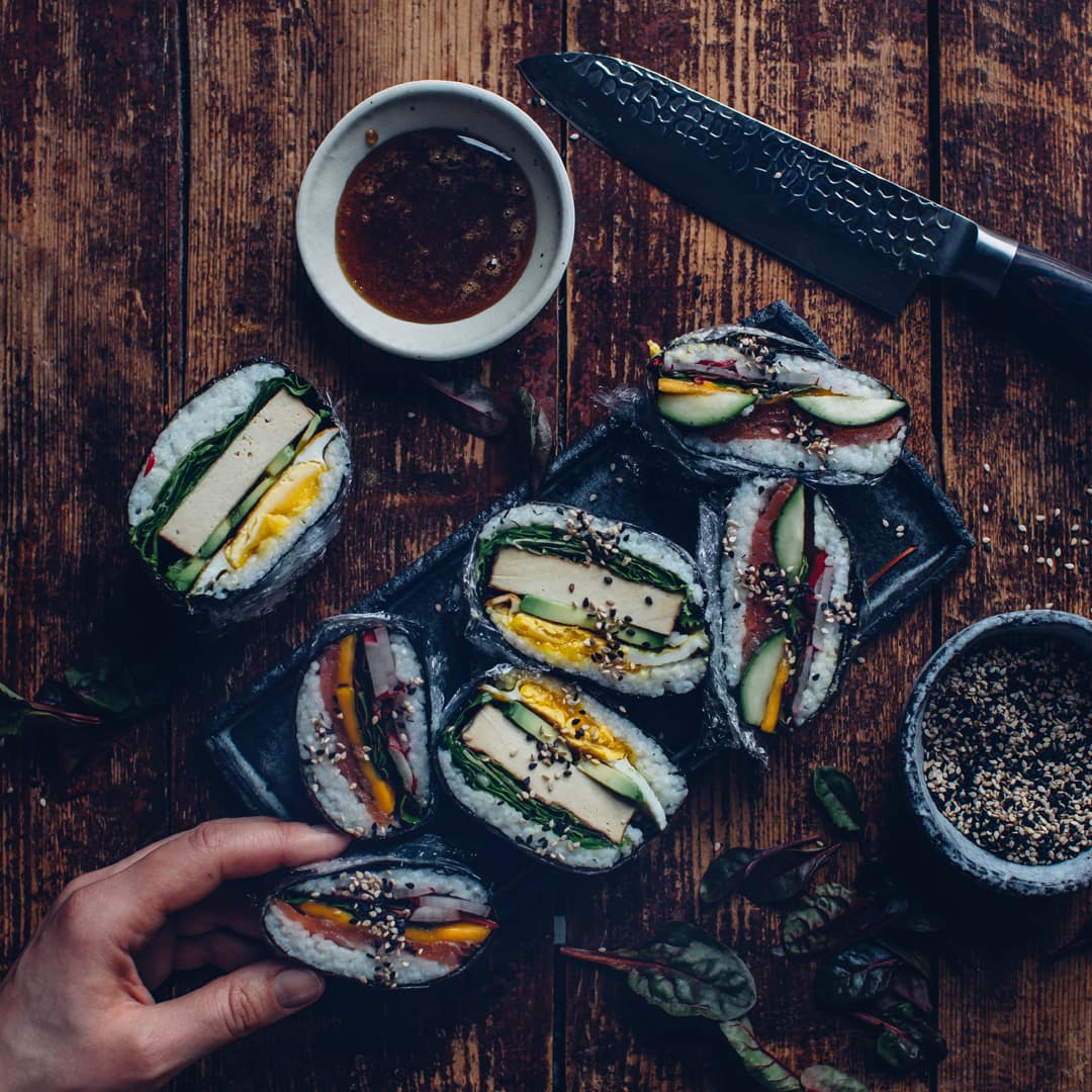 Sushi-Sandwich mit Lachs und Räuchertofu