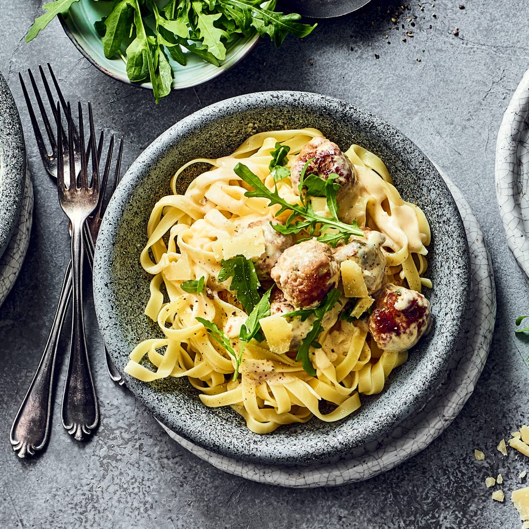 Tagliatelle mit Hackbällchen