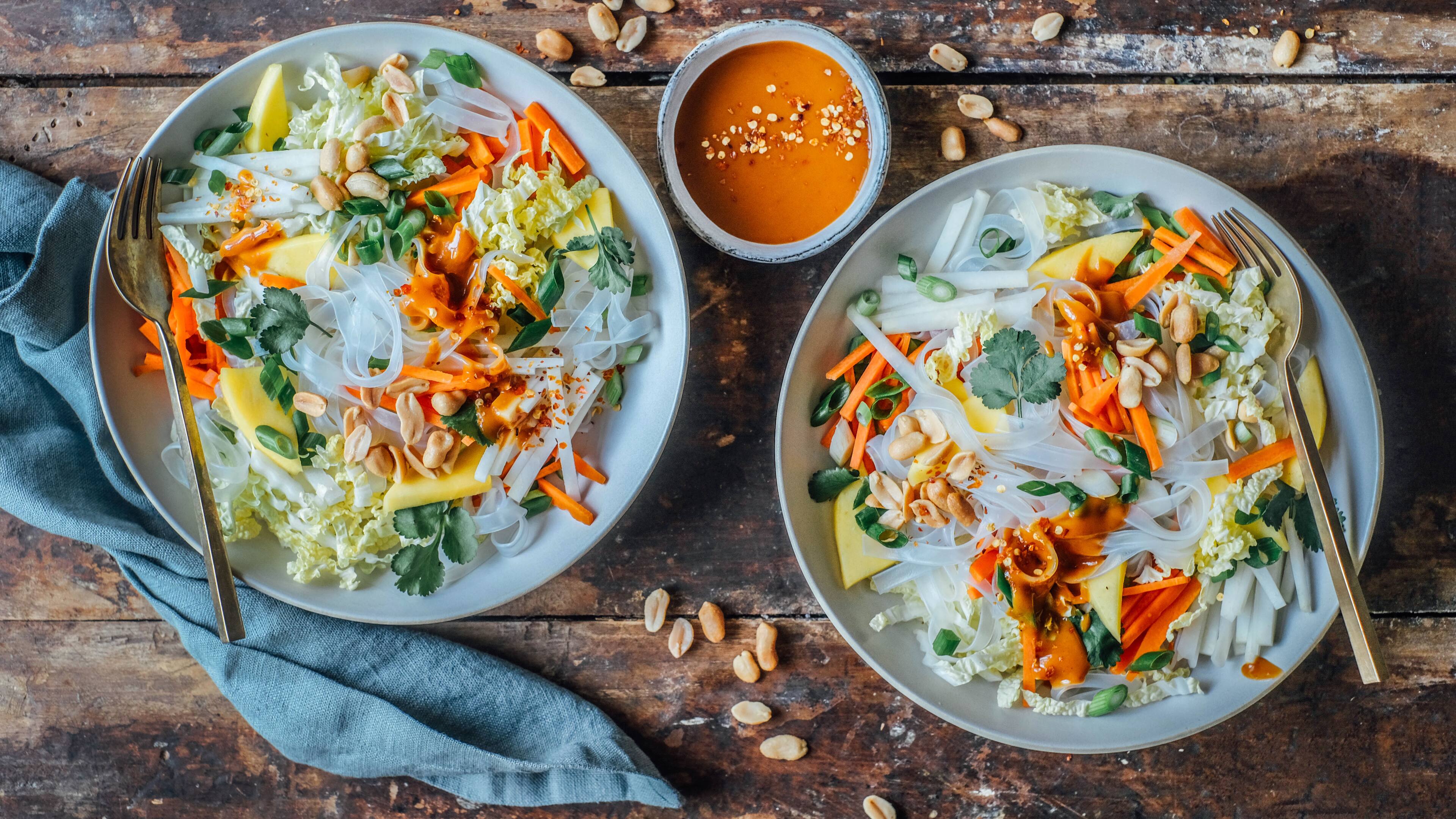 Thai-Nudelsalat mit Kohlrabi und Möhren - Rezept | EDEKA