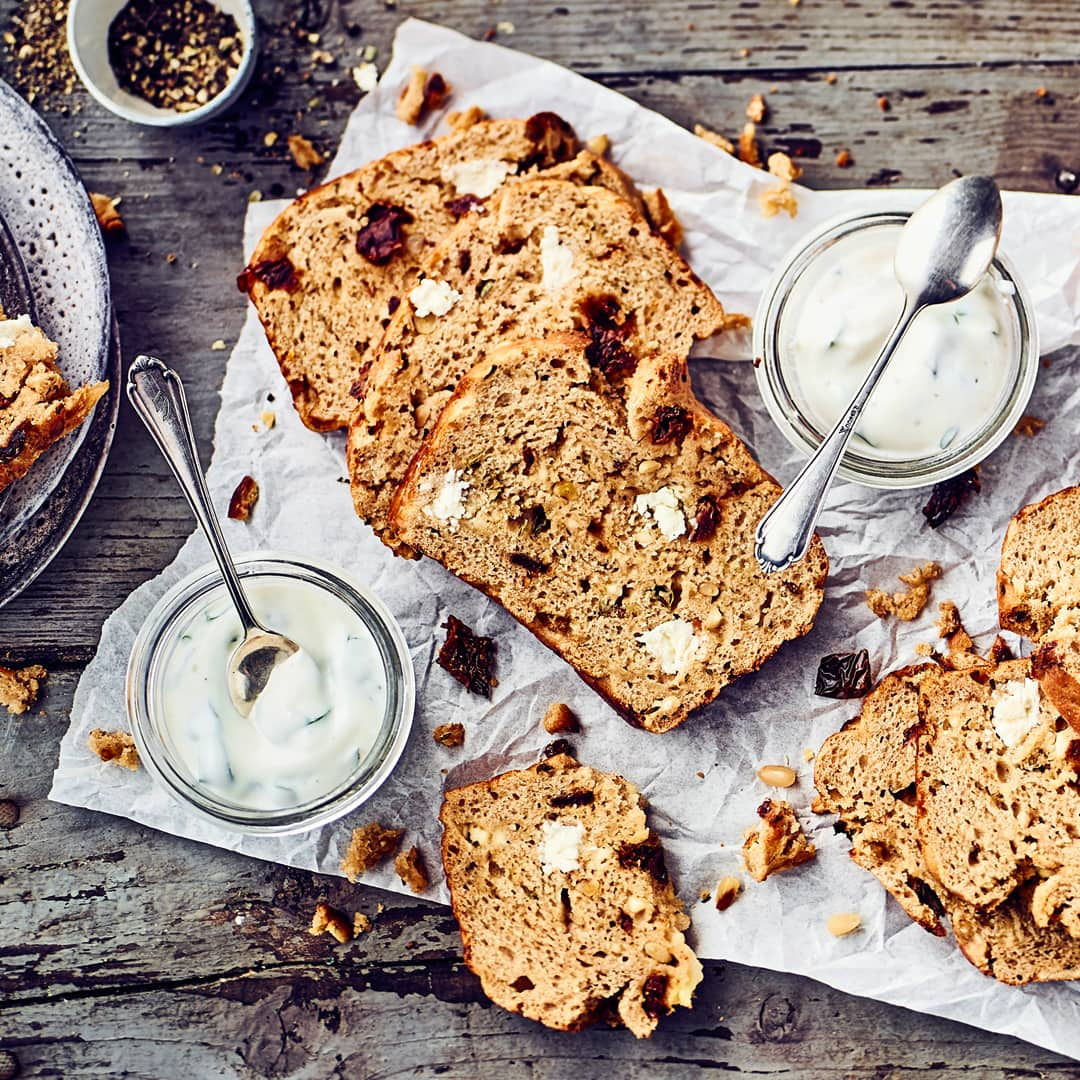 Tomatenbrot mit Dip