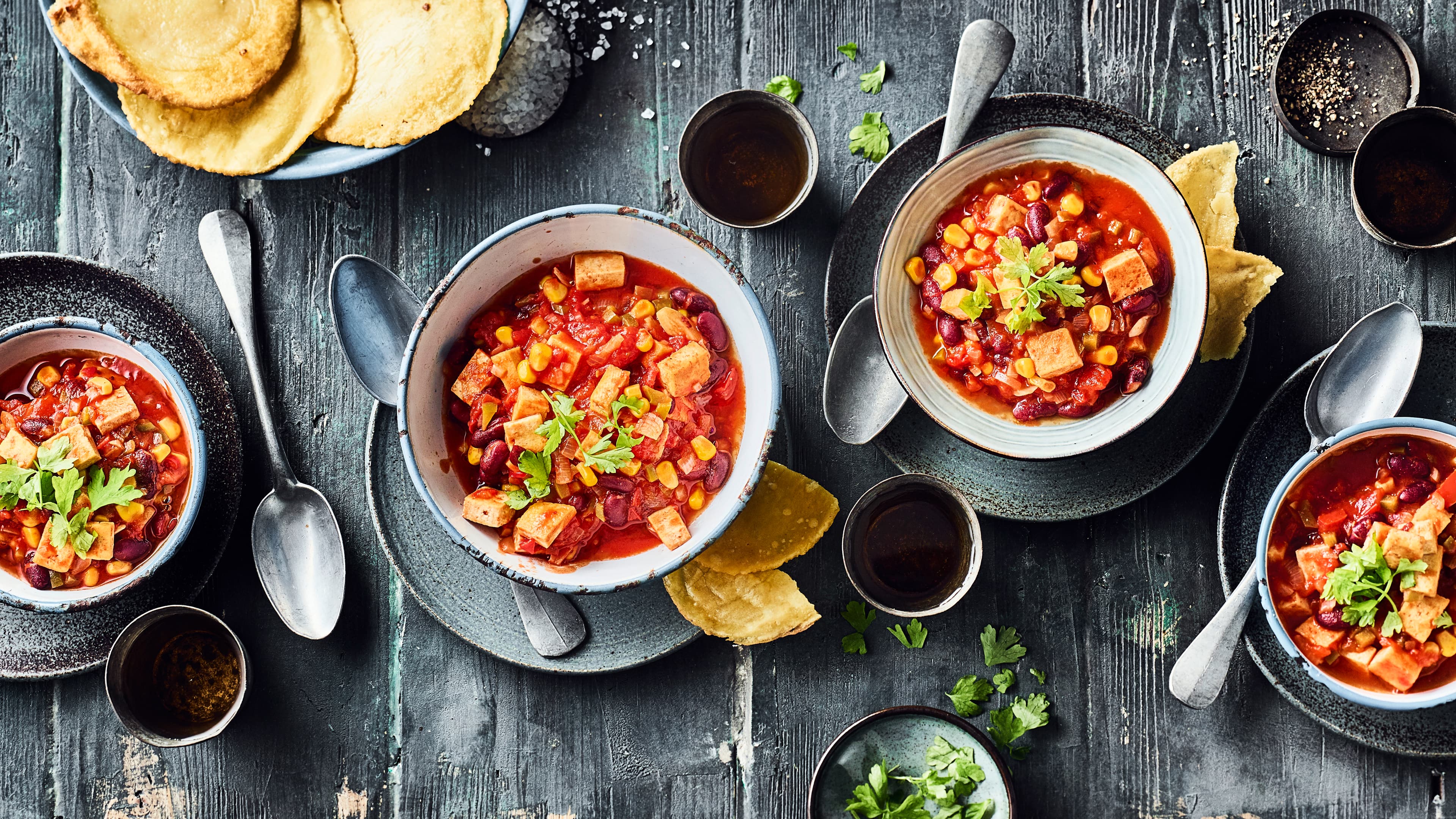 Vegetarisches Tofu-Chili mit Toastadas