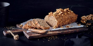 Frisches Vollkornbrot mit Buttermilch