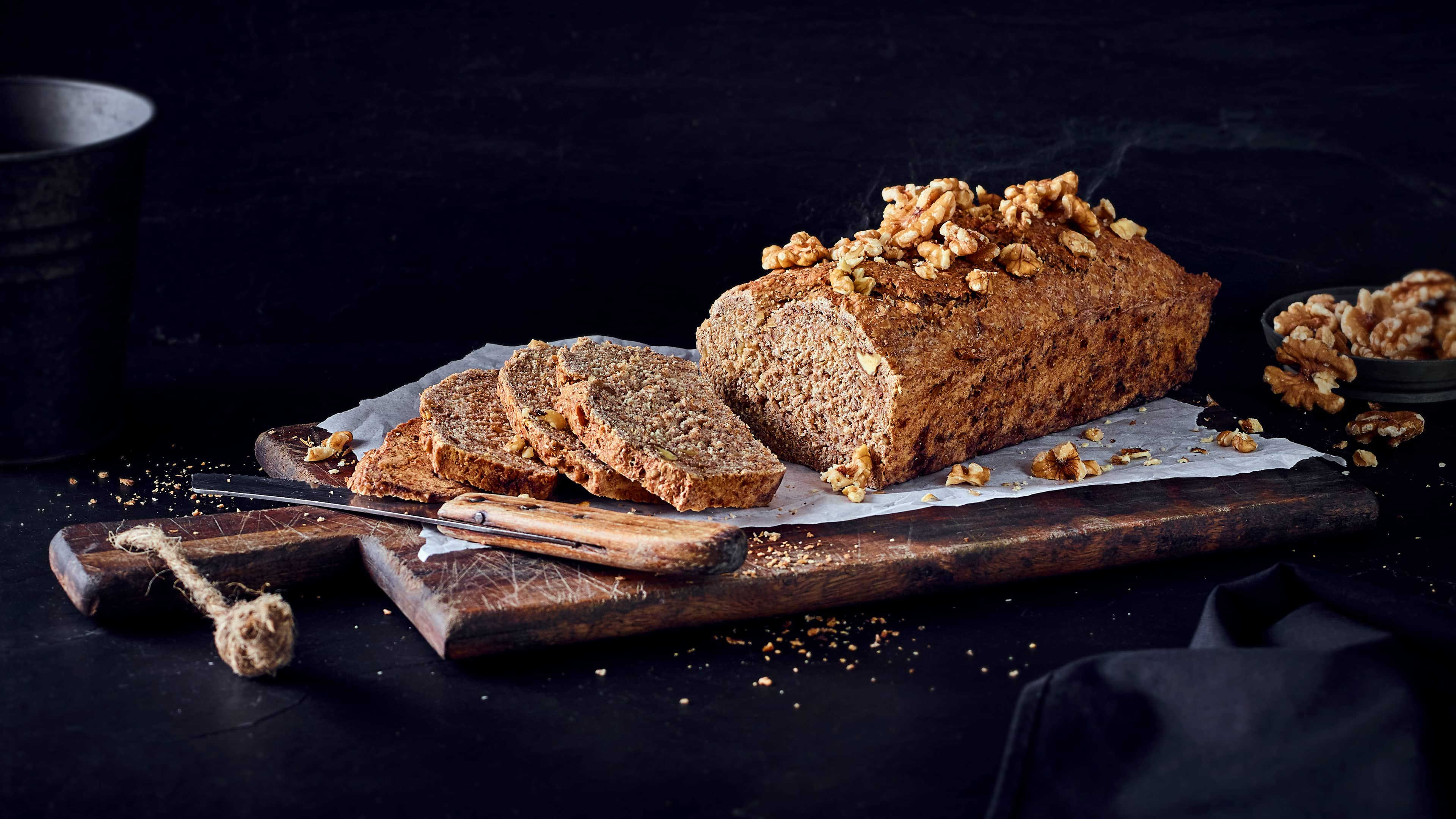 Frisches Vollkornbrot mit Buttermilch