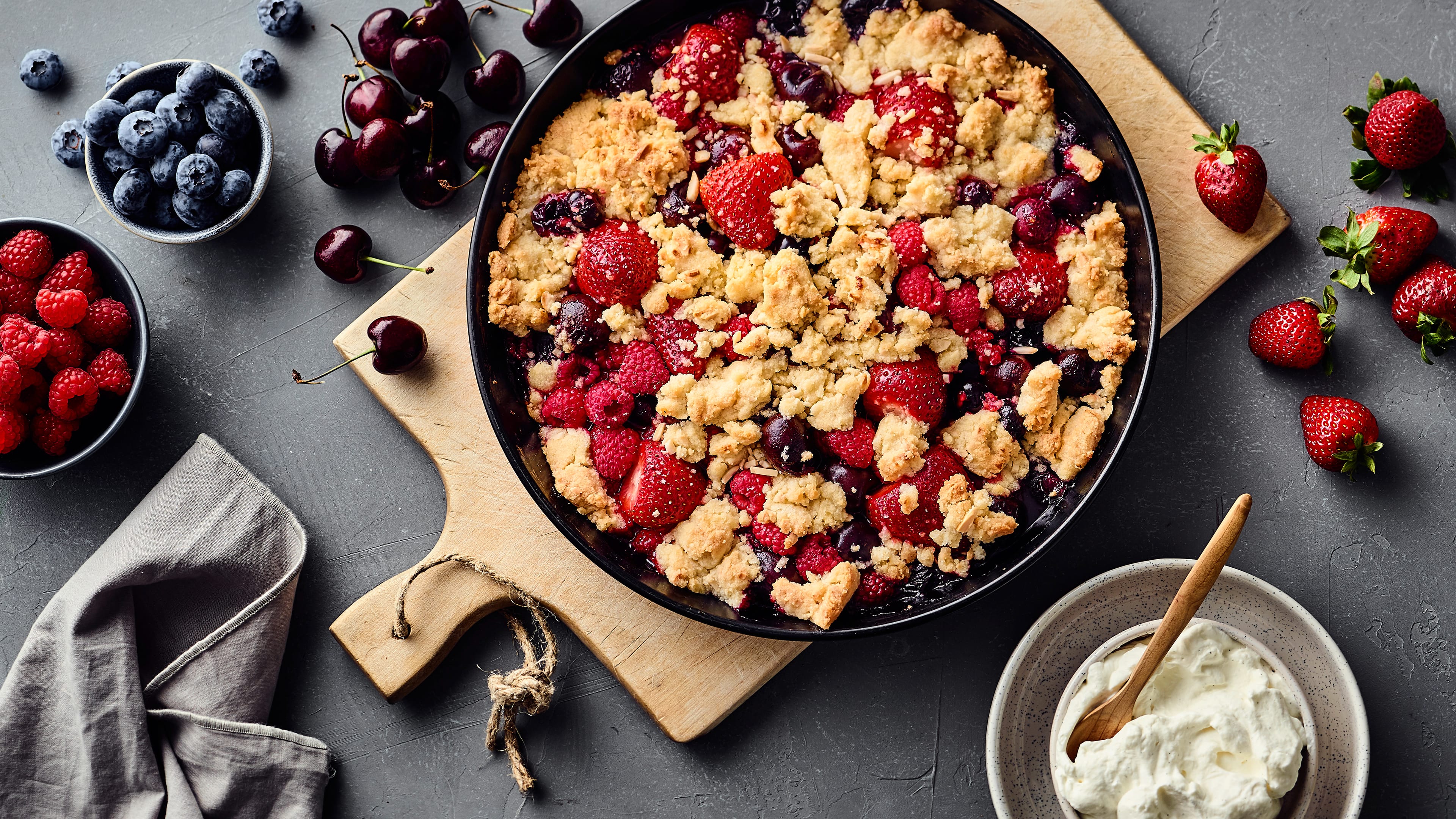 Beeren-Crumble vom Grill