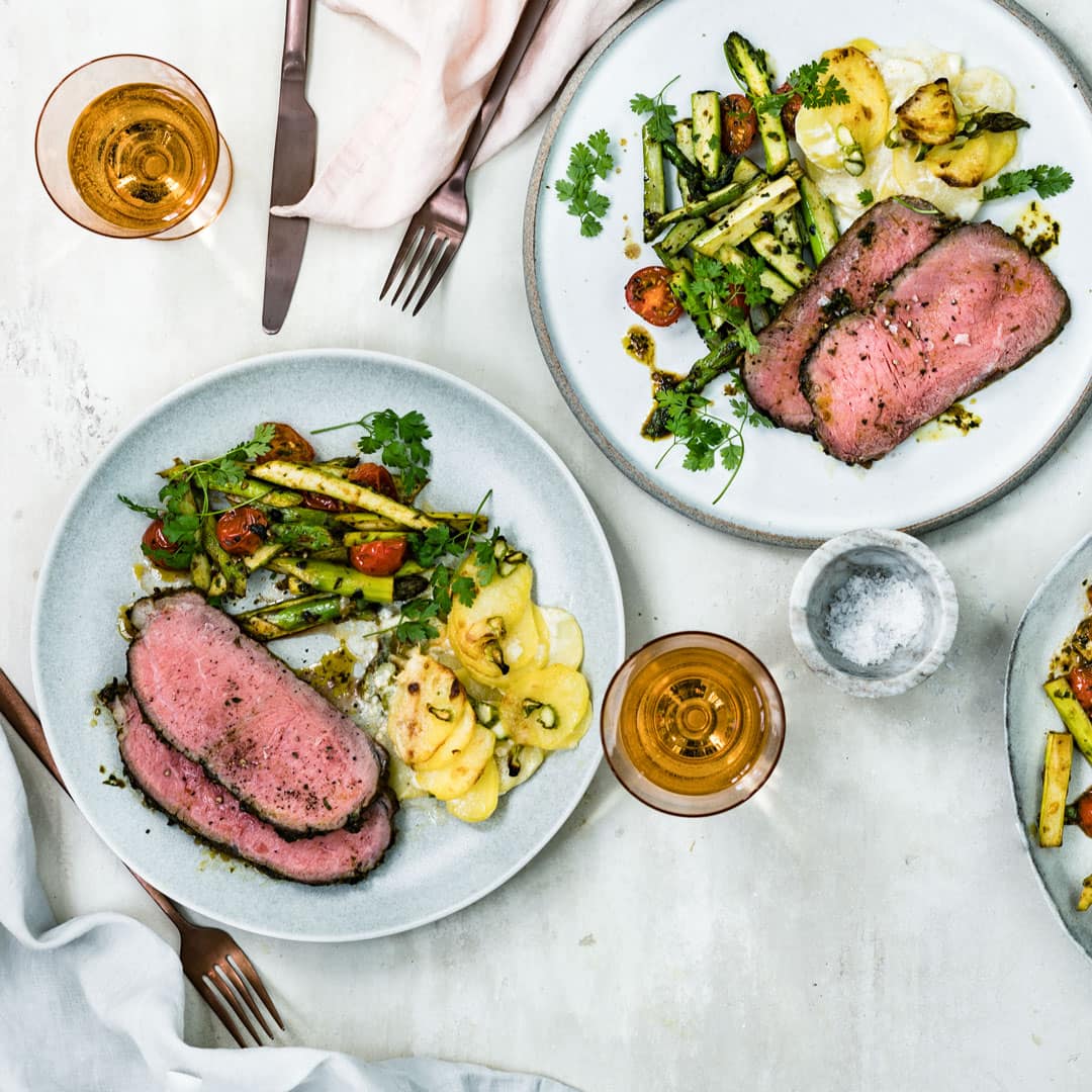 Mariniertes Roastbeef mit Kartoffel-Spargel-Gratin