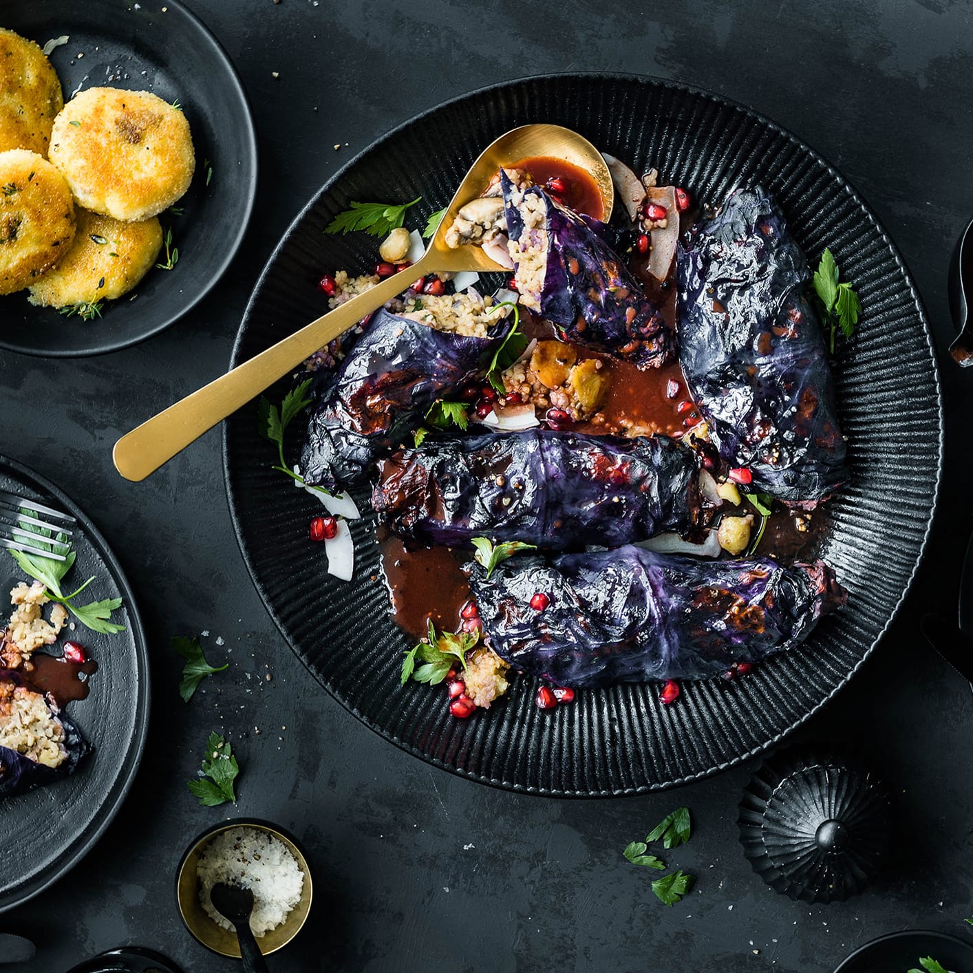 Rotkohl-Rouladen mit Maronen und Kartoffeltalern