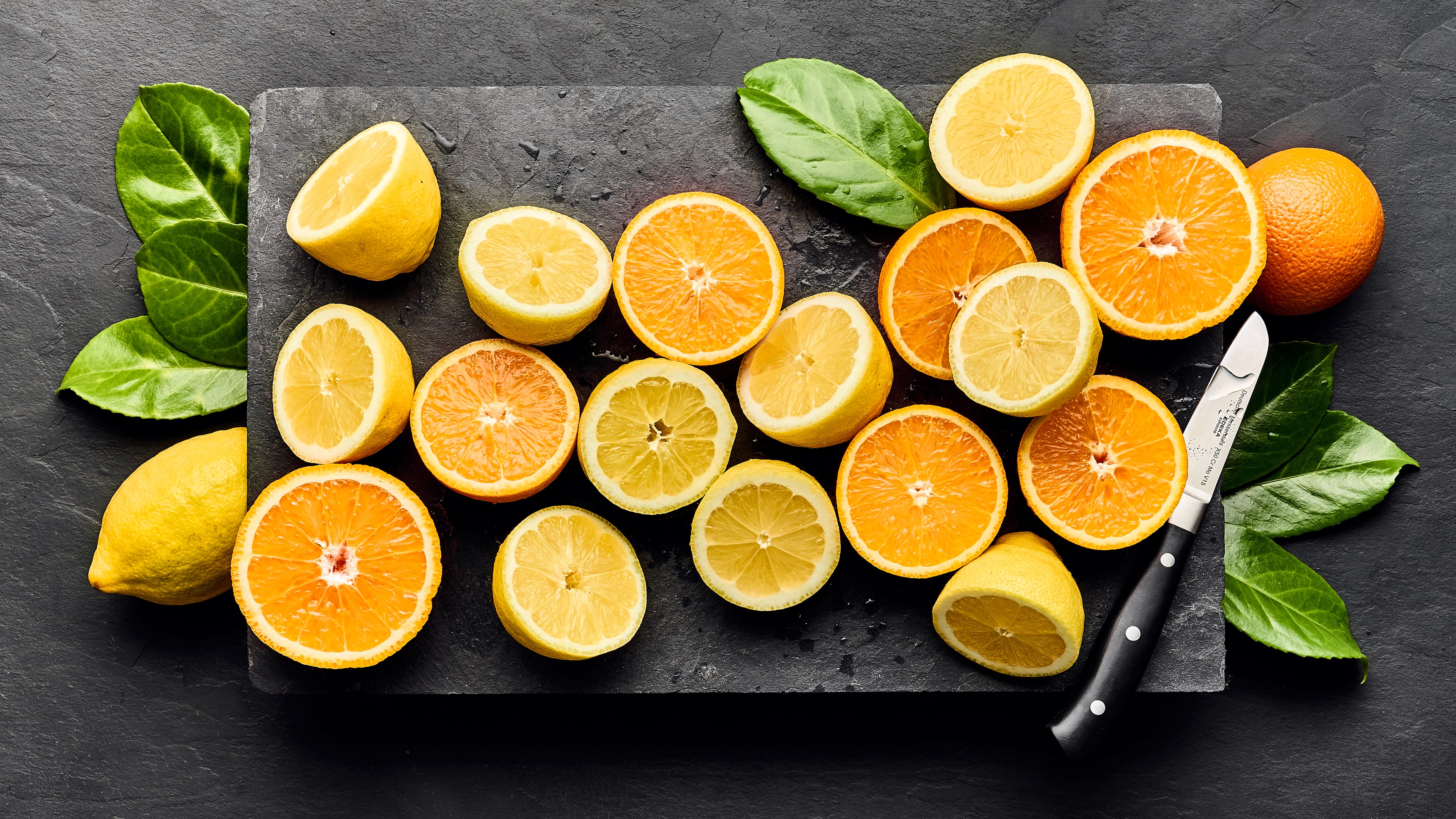 Vitamin C in Orangen und Zitronen