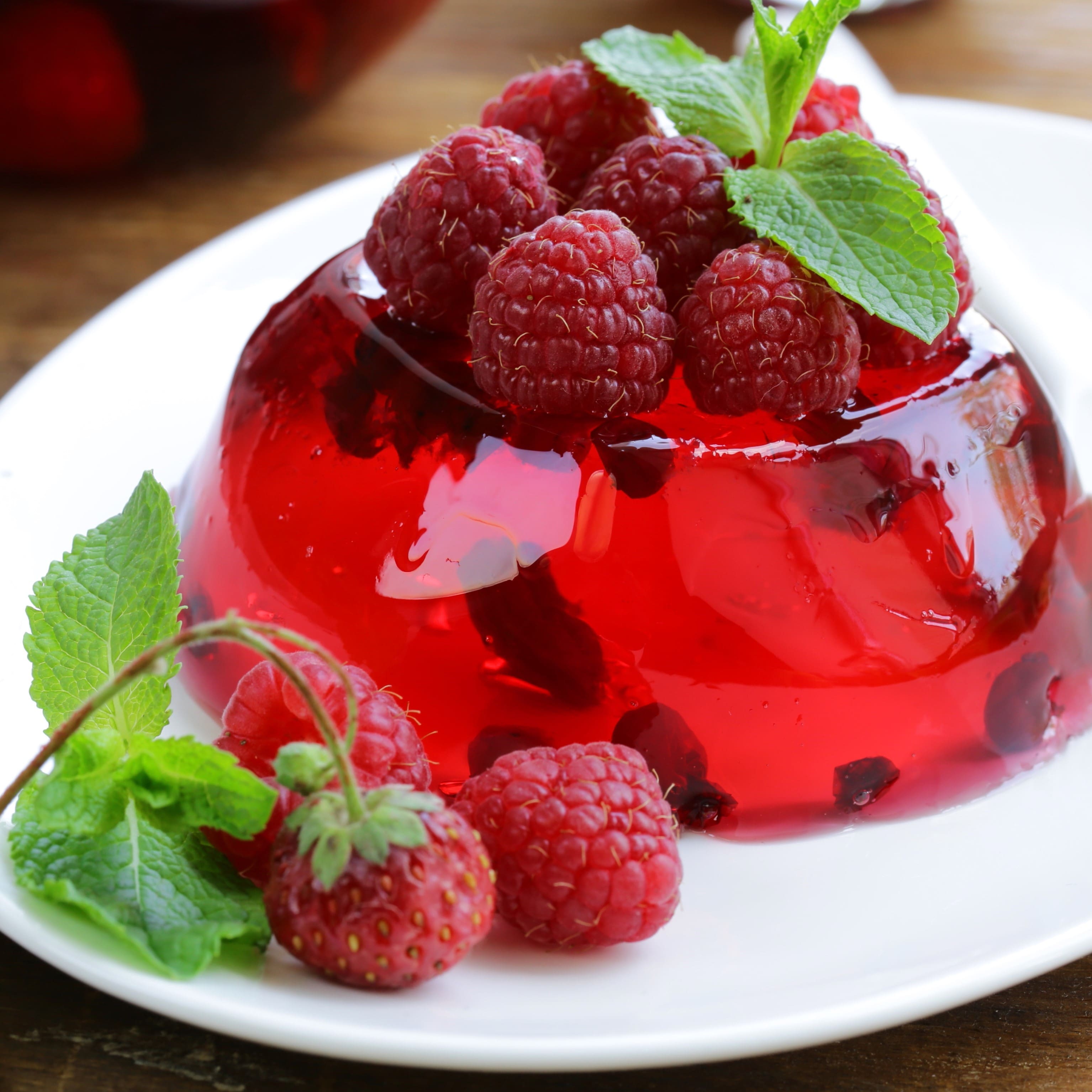 Wackelpudding mit Gelatine auf Teller