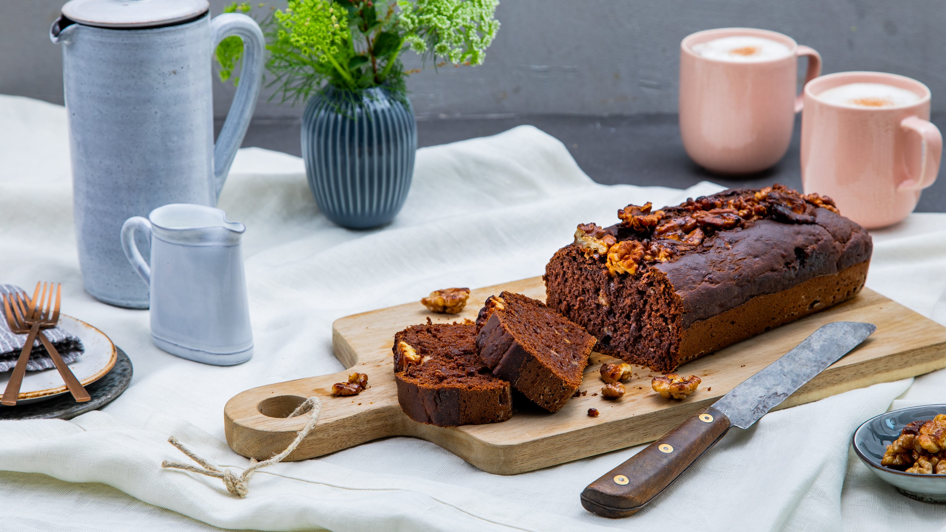 Bananenbrot Es muss nicht immer Kuchen sein: Saftig und fruchtig und dann auch noch mit Schokolade: Unser Schoko-Bananen-Brot mit Haferdrink müssen Sie probieren!