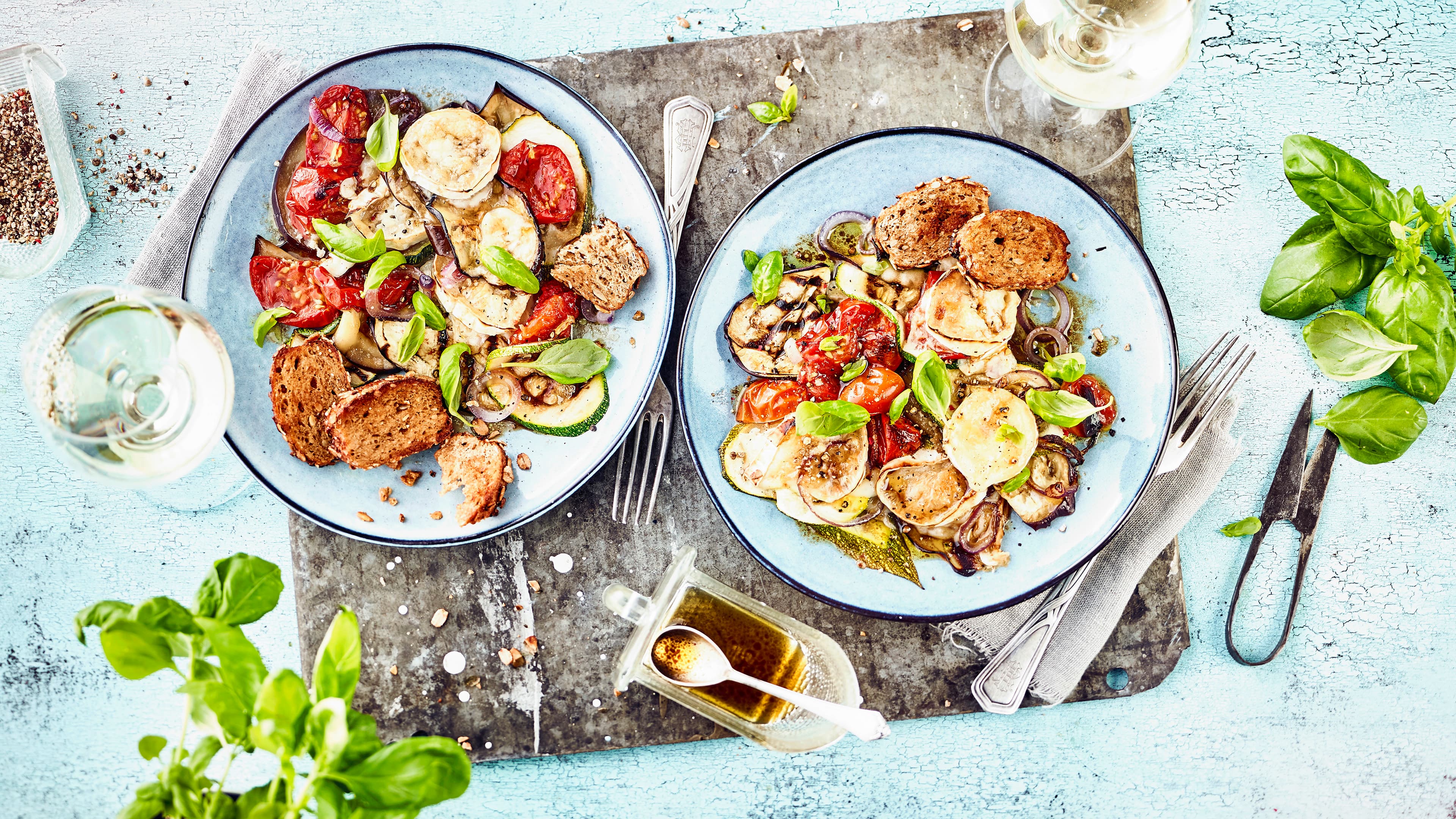 Ratatouille-Salat mit Käse Ratatouille-Salat mit Käse