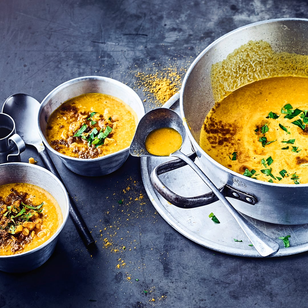 Rote Linsensuppe mit Curry Bereiten Sie ganz schnell eine nahhafte, vegetarische Rote-Linsensuppe mit Curry und Orangensaft zu. Unser Rezept verrät Ihnen, wie es geht.