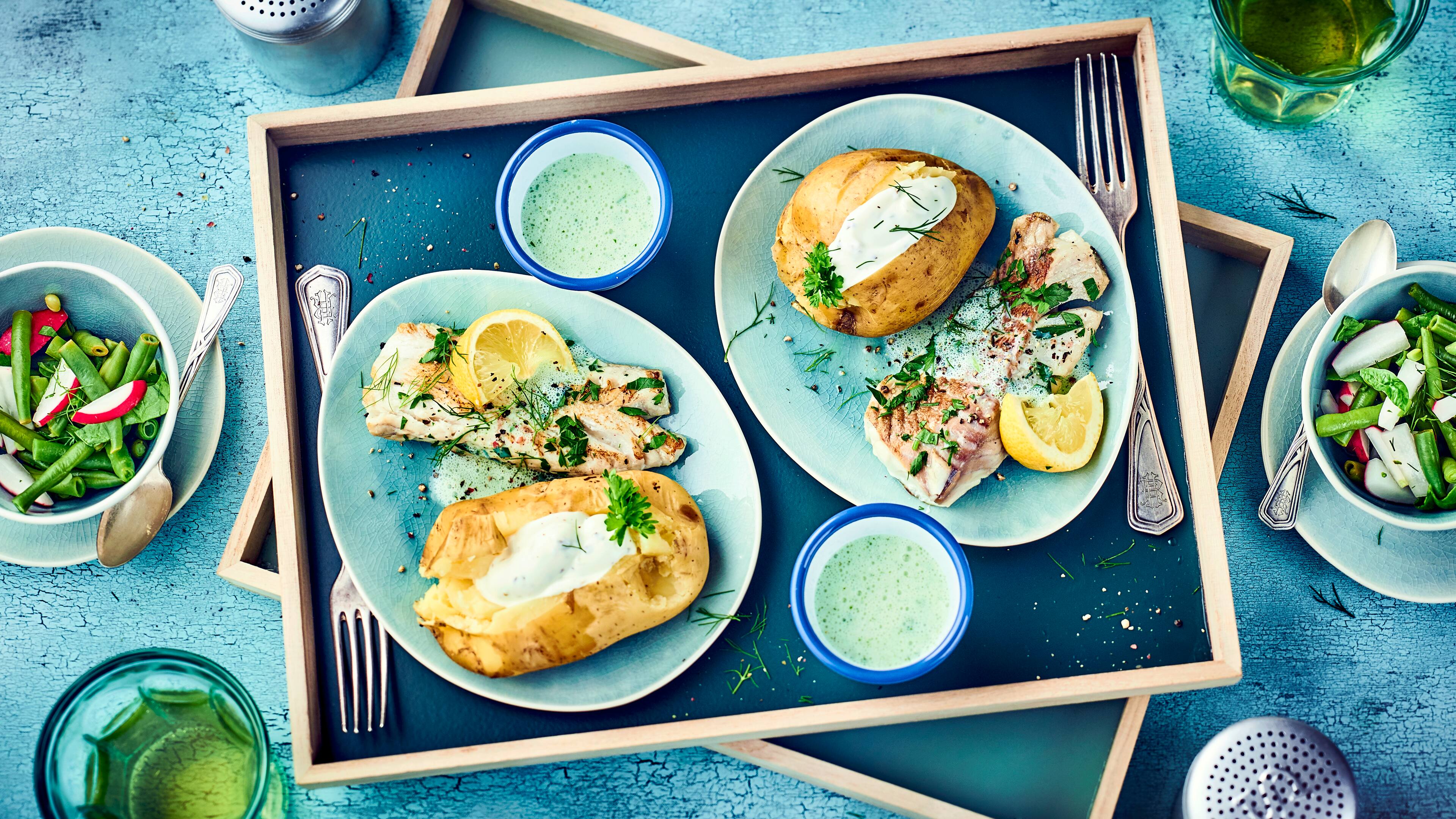 Seelachs mit Buttermilch Schnelles Fischgericht vom Grill: Probieren Sie unser Seelachsfilet mit feinen Kräutern in pikanter Buttermilch-Soße – fertig in 20 Minuten!