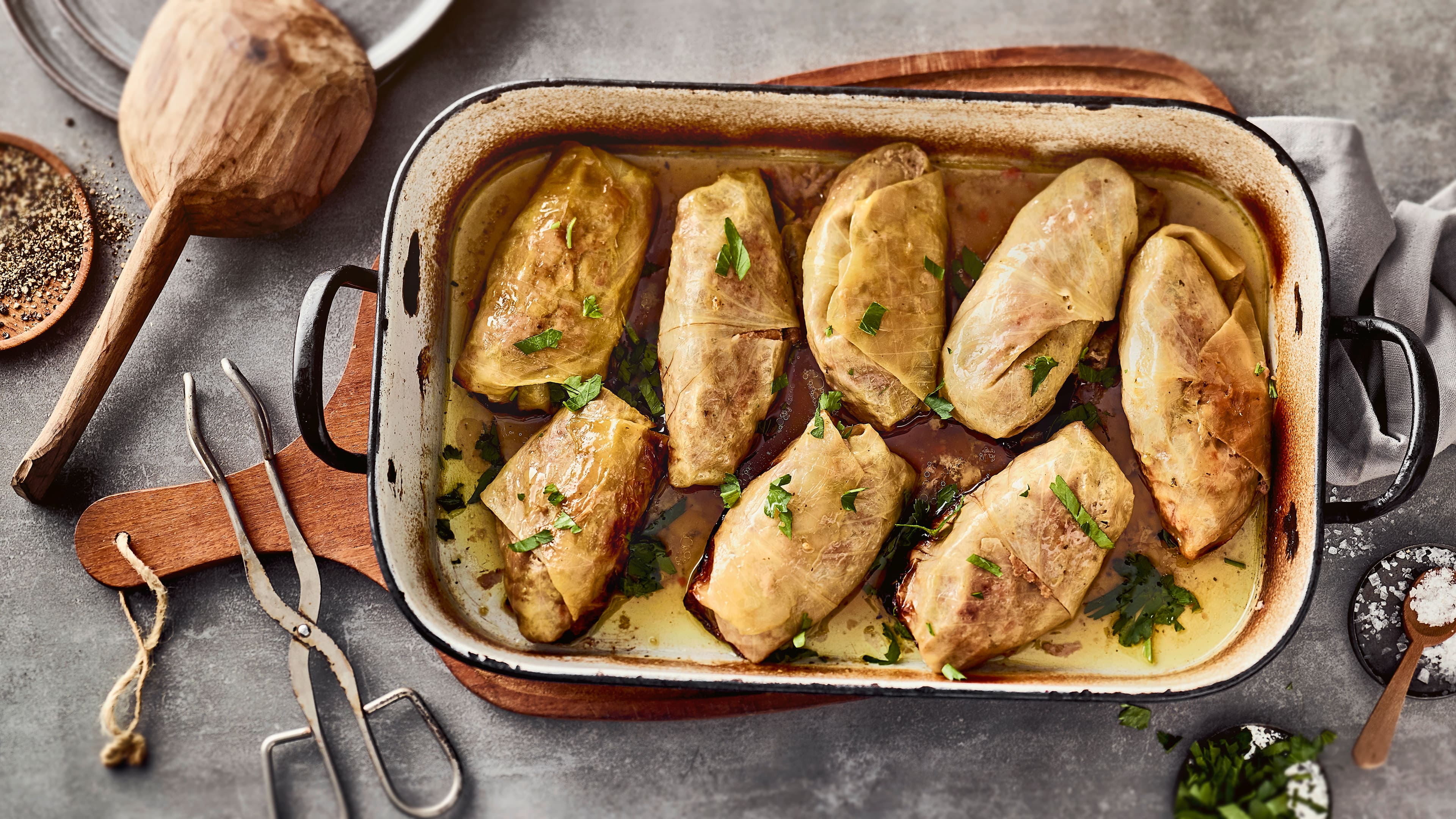 Krautwickel Die herzhaften Krautwickel mit Hackfleisch – in Griechenland Sarma genannt – sind ein leckeres Essen für die ganze Familie. Kochen Sie unser Rezept gleich nach!